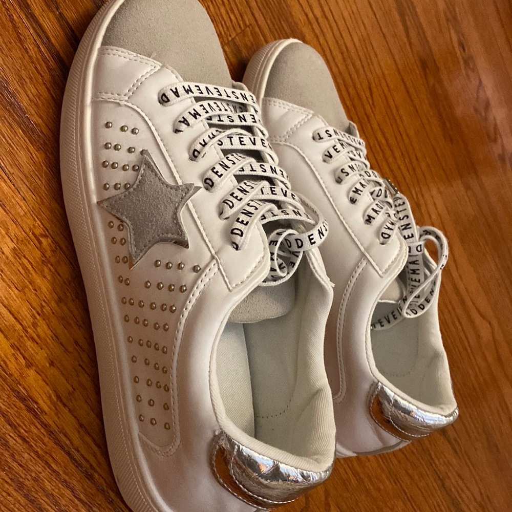 Steve madden shoes. never worn. they are fake but still super cute